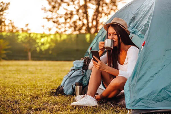 There are a few different ways to keep food and drinks warm while camping in the winter. One is to use a thermos. This can be filled with hot coffee, tea, or soup. Another option is to bring along a small portable stove and cook 