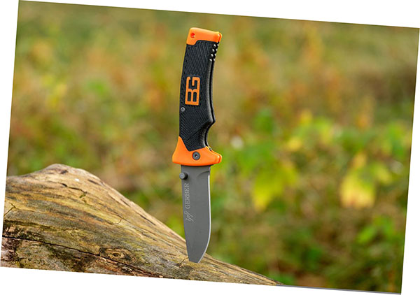 An EDC high-end knife typically has a blade length of 3-4 inches and is made from a durable material such as stainless steel