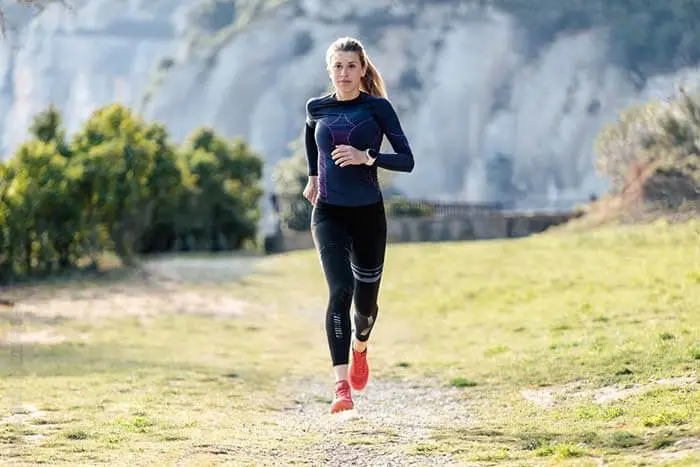 If you’re like most people, you probably think that eating before a run is a no-no. After all, isn’t it better to run on an empty stomach so you can burn more fat? Well, it turns out that there are a few good reasons to eat before a morning rac