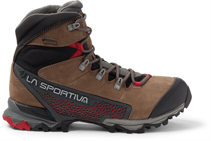 The Nucleo High GTX is one of the lightest high-cut boots on the market, weighing 2 pounds and 1.6 ounces per pair. It's a great choice for those who need a boot that offers support and protection without adding 